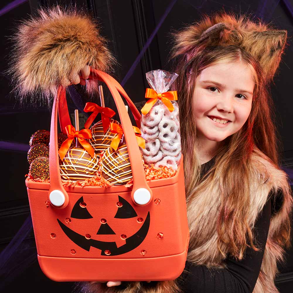 Jack-O-Lantern Caramel Apple Gift Basket