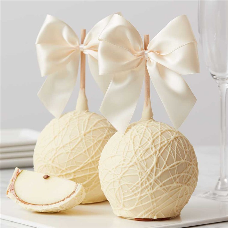 bride-and-bride-jumbo-caramel-apple-gift-set