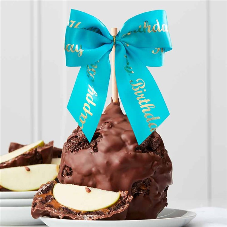 cookies-and-cream-happy-birthday-ribbon-caramel-apple-gift