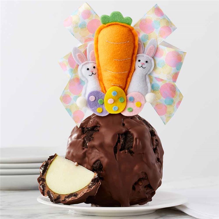 cookies-and-cream-happy-bunnies-jumbo-caramel-apple-gift-199-MCCAC-23S01