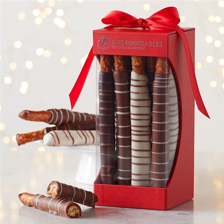 holiday-chocolate-and-caramel-dipped-pretzels-9-piece-gift