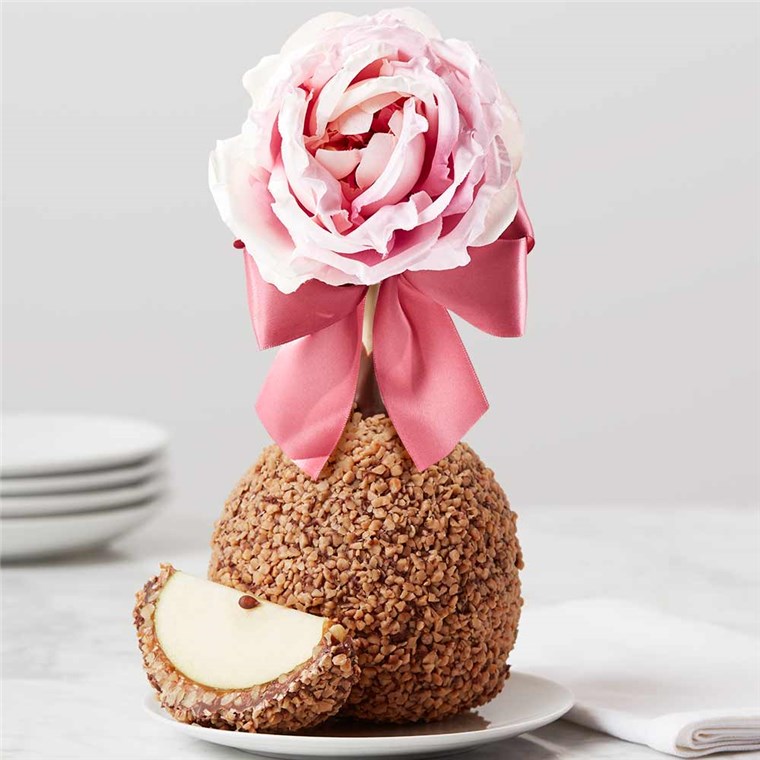 milk-chocolate-toffee-walnut-pink-rose-jumbo-caramel-apple-199-toffw-22s01