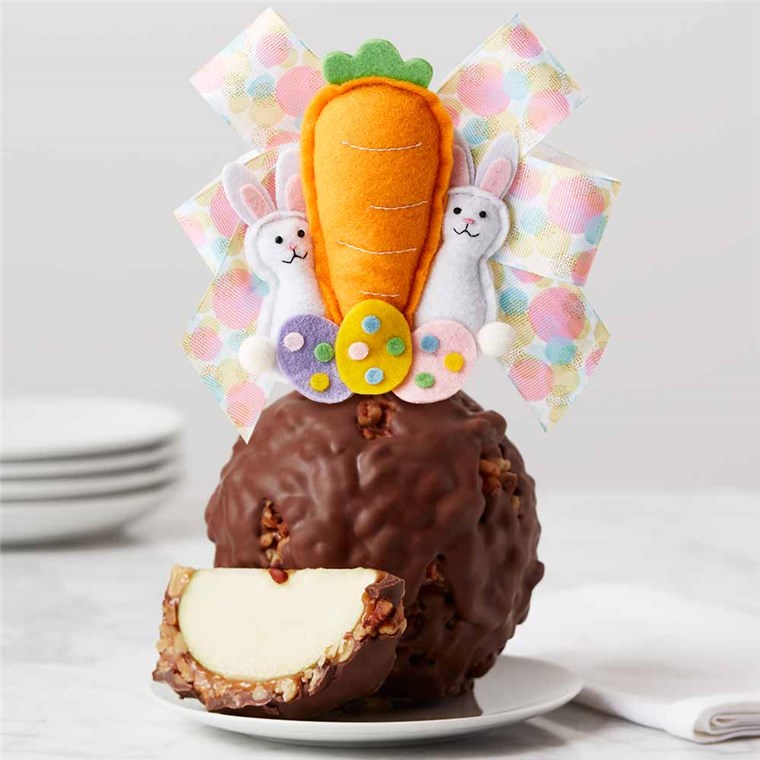 milk-chocolate-walnut-pecan-happy-bunnies-jumbo-caramel-apple-gift-199-MCWAL-23S01