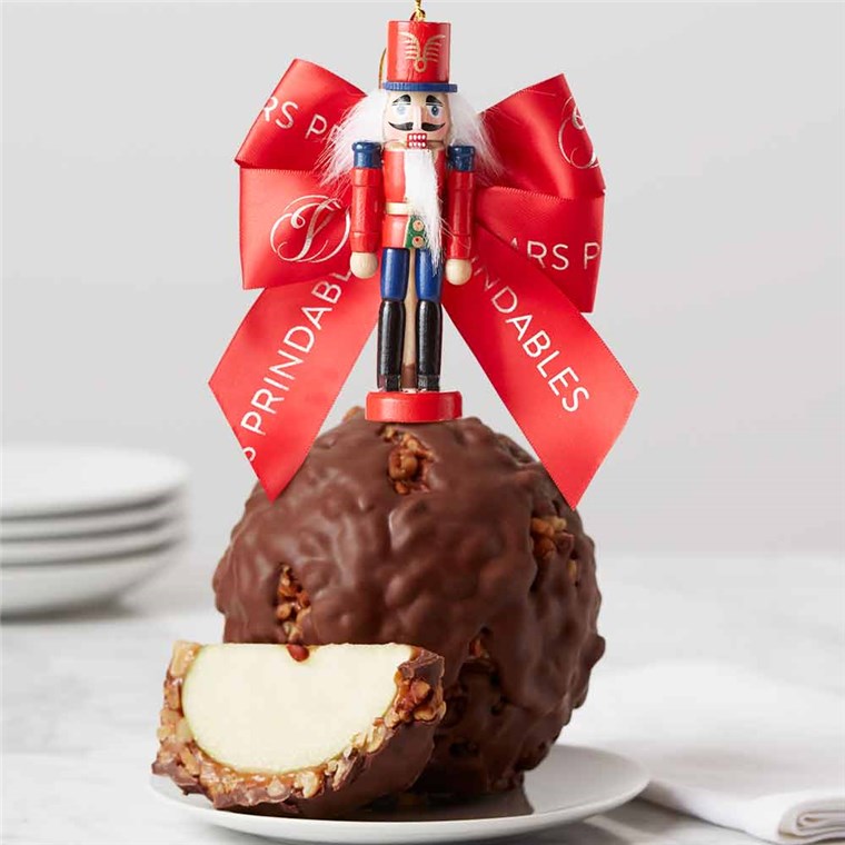 milk-chocolate-walnut-pecan-nutcracker-jumbo-caramel-apple-199-MCWAL-22F03