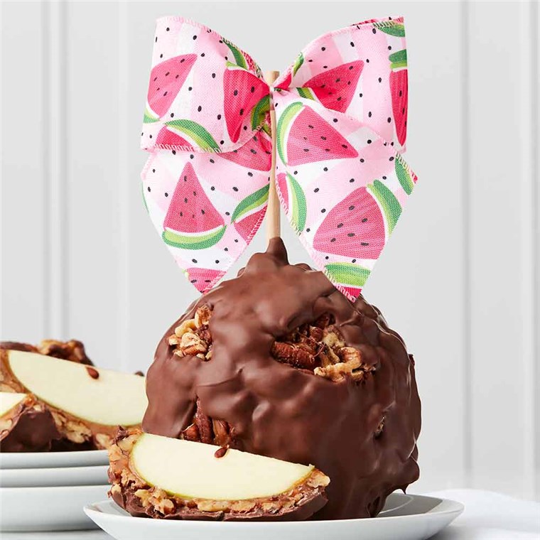 milk-chocolate-walnut-watermelon-ribbon-jumbo-caramel-apple-gift-199-MCWAL-24S05