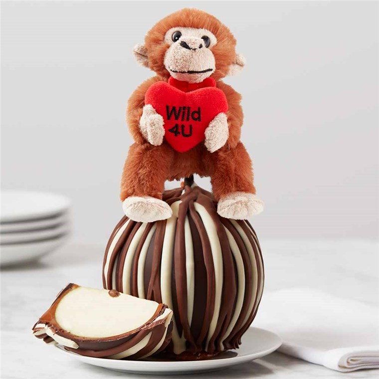 triple-chocolate-wildly-in-love-jumbo-caramel-apple-gift-199-TCHOC-19S02