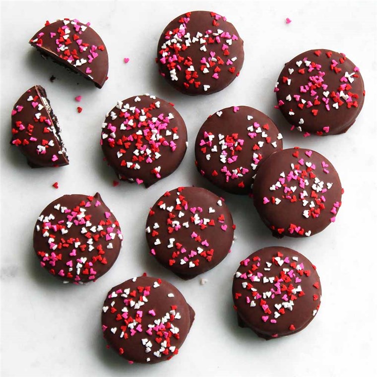 Box of 9 Heart Sprinkled Chocolate Dipped Oreos with V-day Icing decals