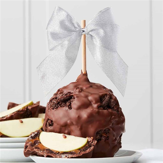 cookies-and-cream-silver-bow-jumbo-caramel-apple-gift-199-MCCAC-SILVER