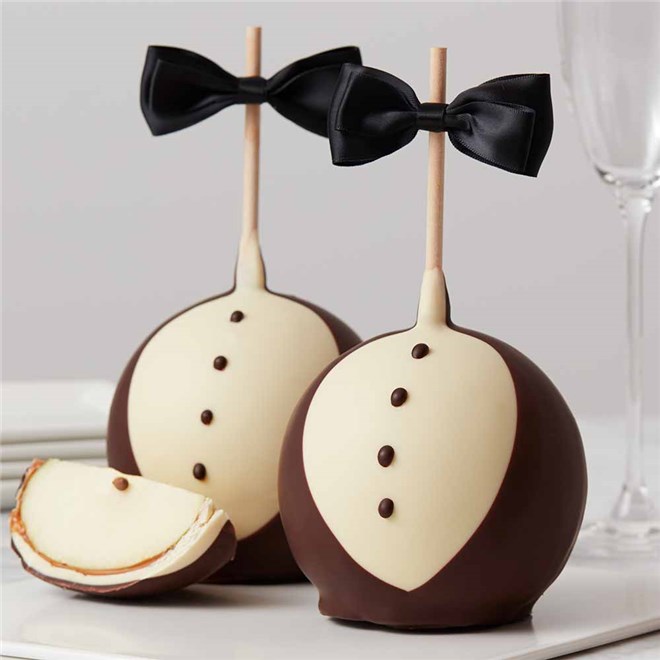 groom-and-groom-jumbo-caramel-apple-gift-set