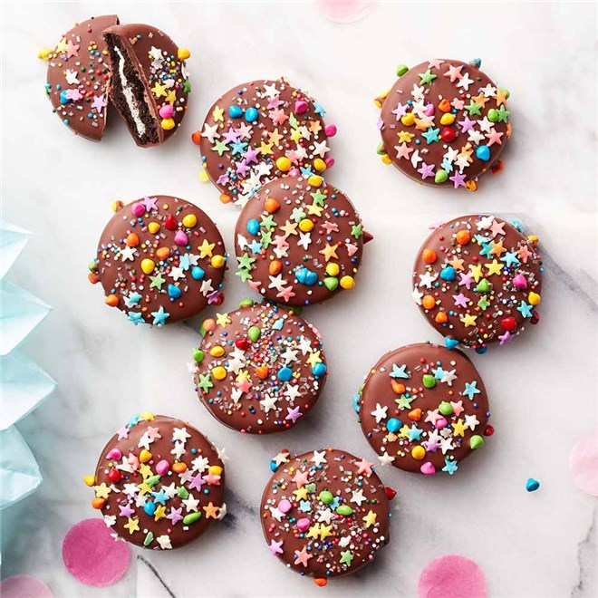 party-time-milk-chocolate-dipped-oreo-gift-set-10-piece-1937536