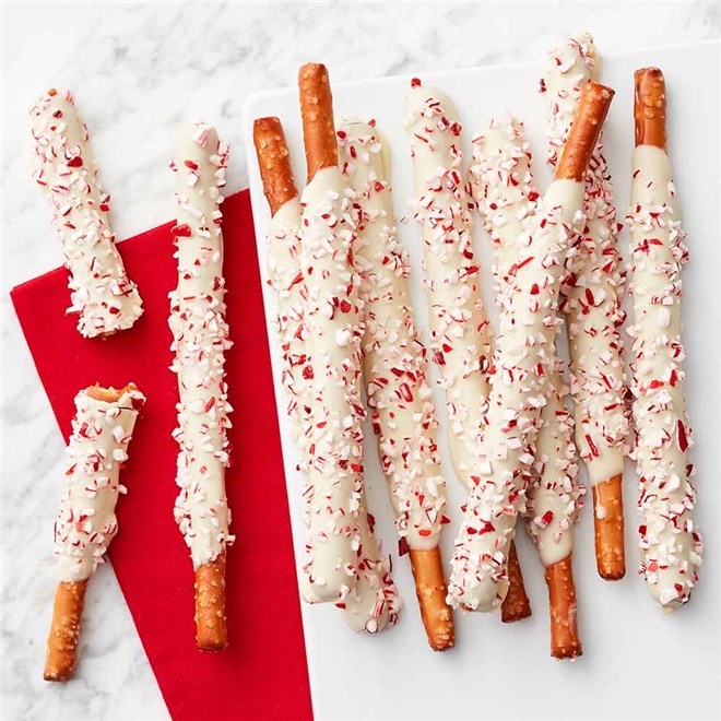 peppermint-cloud-chocolate-and-caramel-dipped-pretzels-1939183