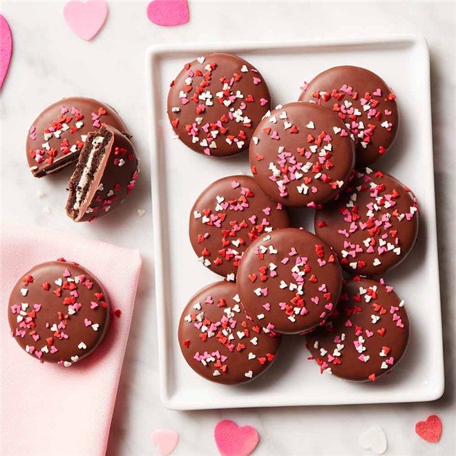valentine-milk-chocolate-dipped-oreos-10-piece-1937533