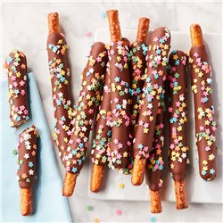 Spring Daisy Milk Chocolate & Caramel Dipped Pretzels, 10-Piece