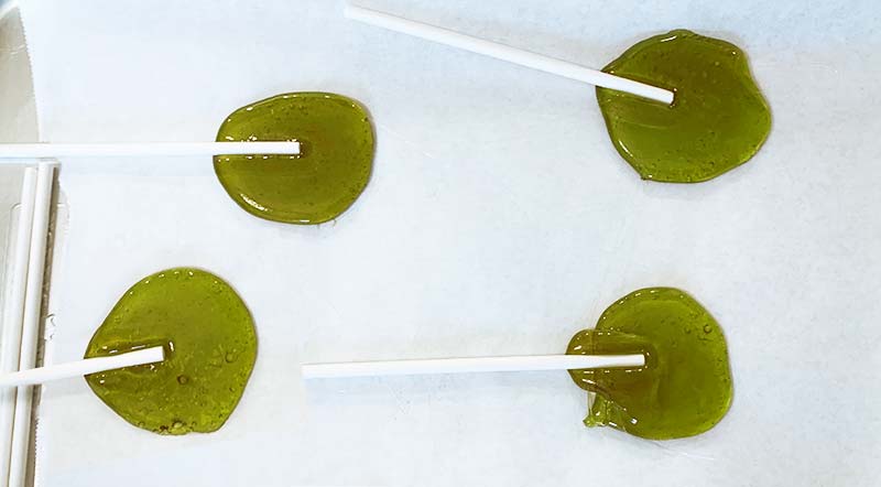 Homemade Caramel Apple Lollipops