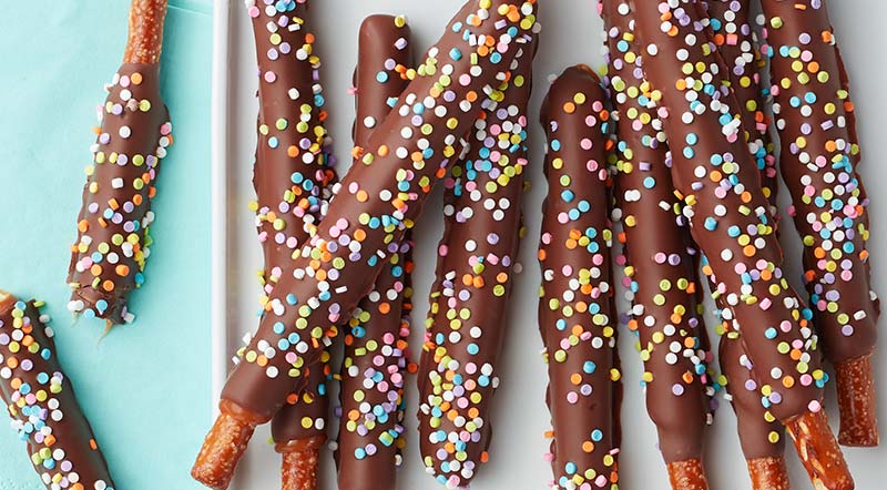 Chocolate and Caramel Dipped Easter Pretzels